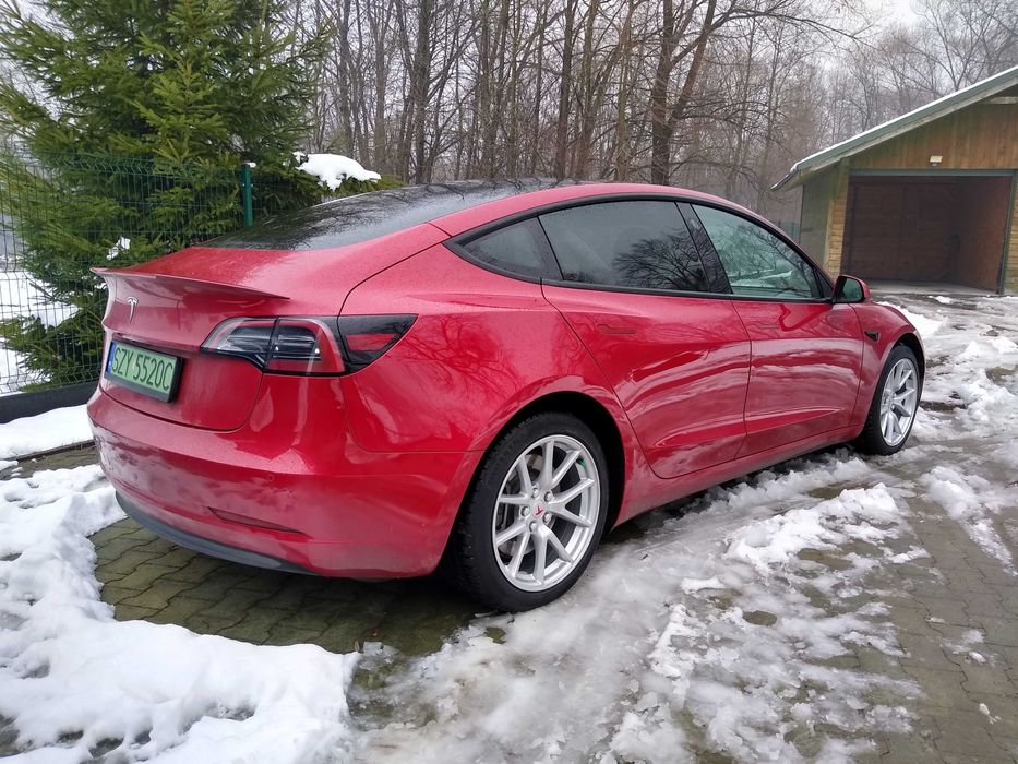 Tesla Model 3, 2022, zasięg 400km