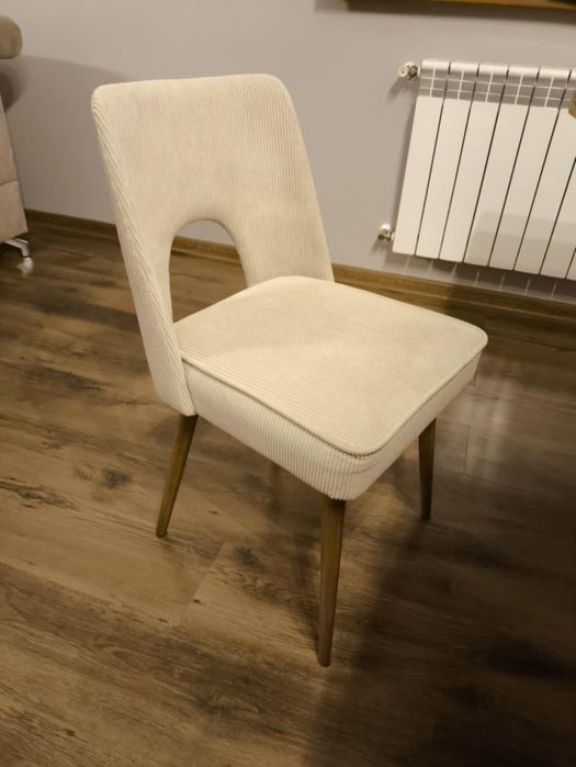 Komplet krzeseł Muszelki  - PRL Po renowacji
Kom
Ofer