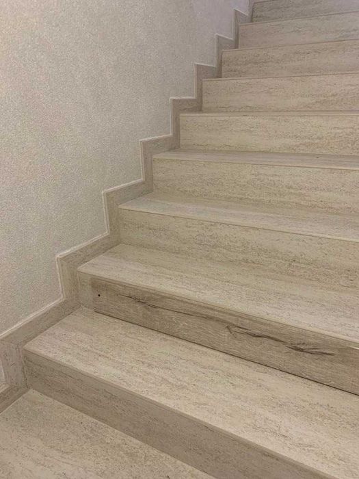 Schody z TRAWERTYNU, stopnice schodowe płytki gresowe na schody 120x30