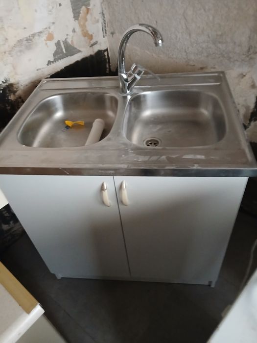 SAfka biała 80cm że zlewem dwukomorowym i baterią idealny stan