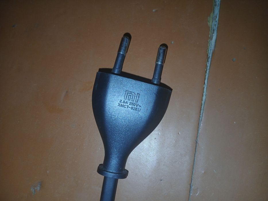 Продам Електросамокат Xiaomi Mi Electric Scooter Essential Black