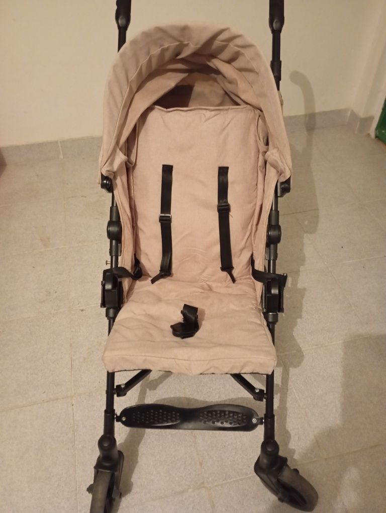 Carrinho de bebé com ovinho