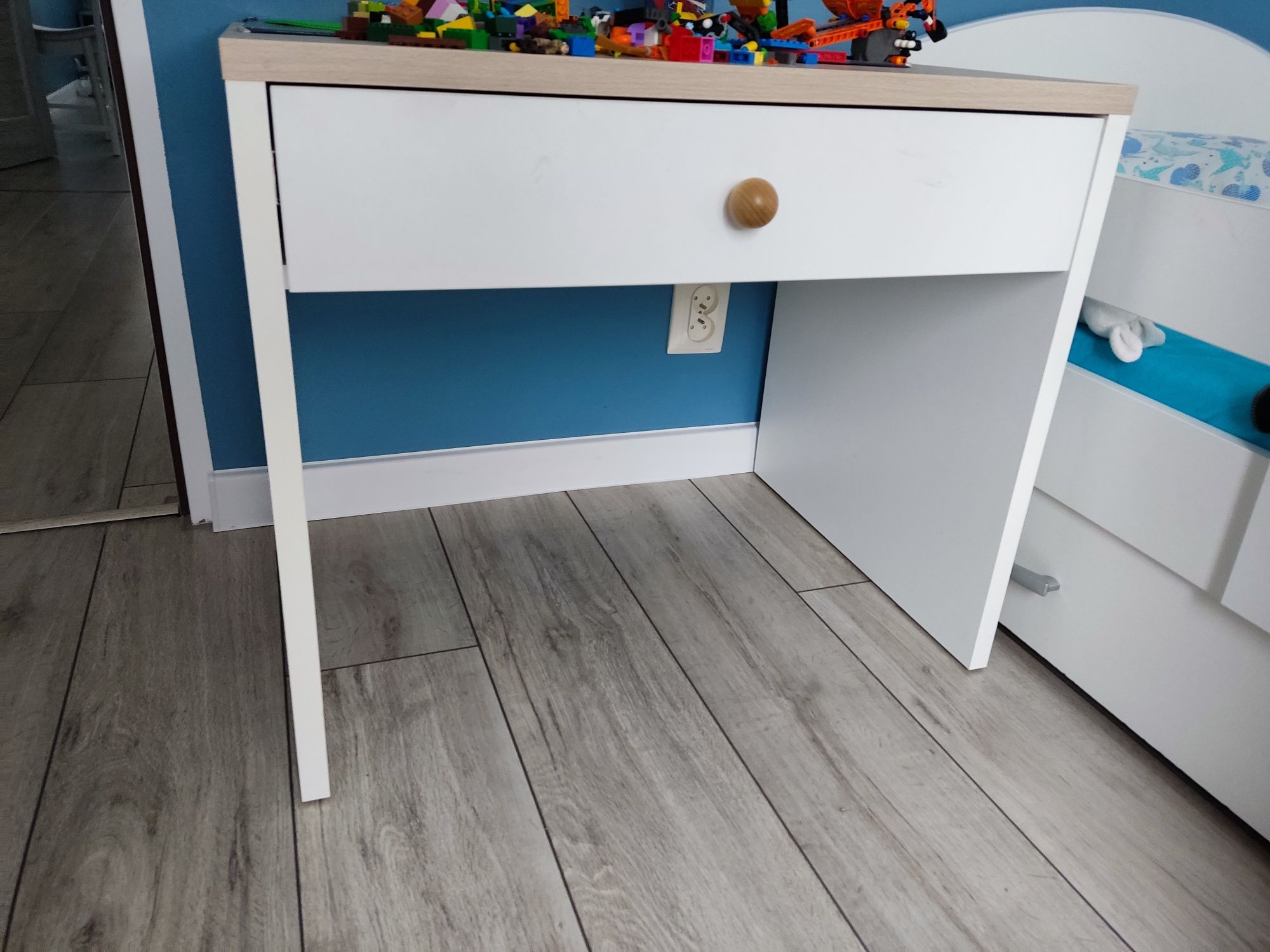 Komoda i biurko do pokoju dziecięcego