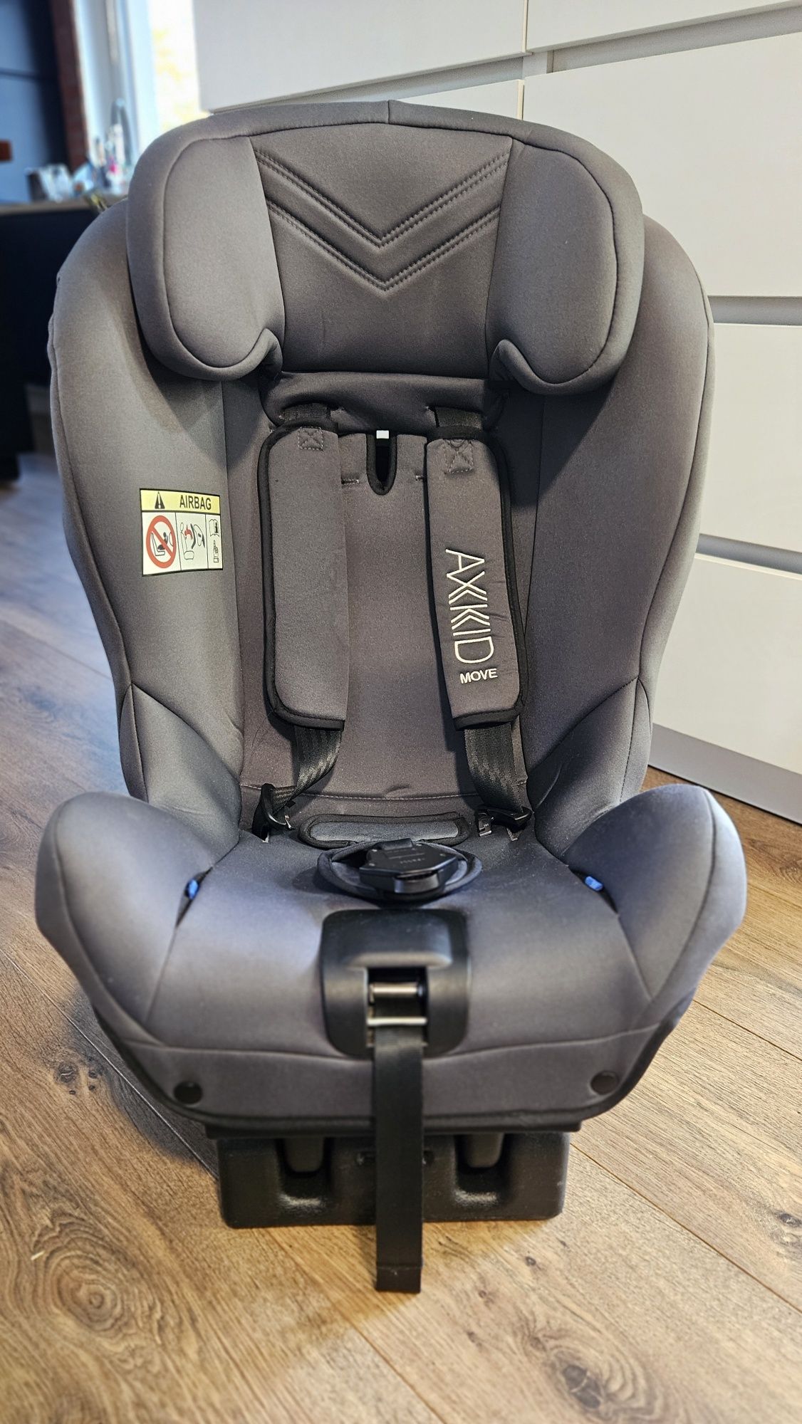 Fotelik axkid move prawie nowy rwf tyłem 9-25kg