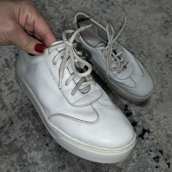 Шкіряні макасини, кеди, туфлі на жінку або дівчину підлітка