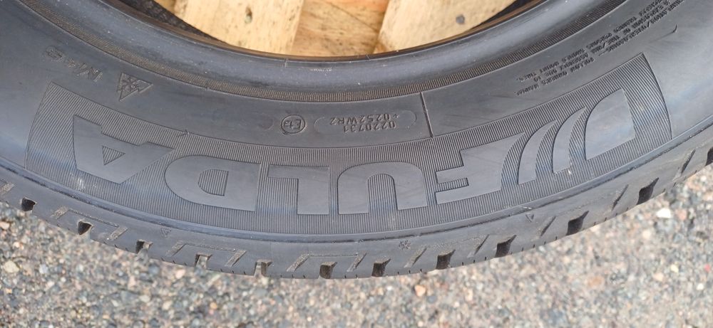 215/60R17 96H FULDA , dwie używane opony zimowe.