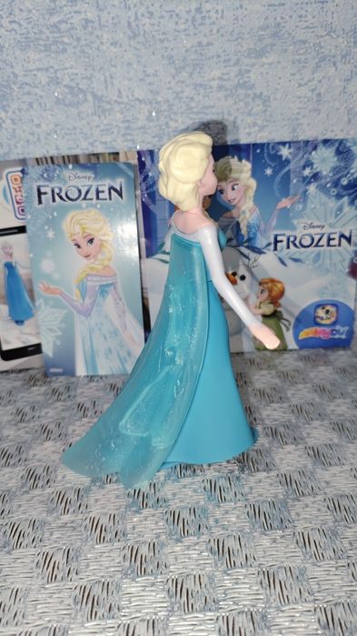 Фігурка Ельза "Холодне серце" з Кіндер максі гігант