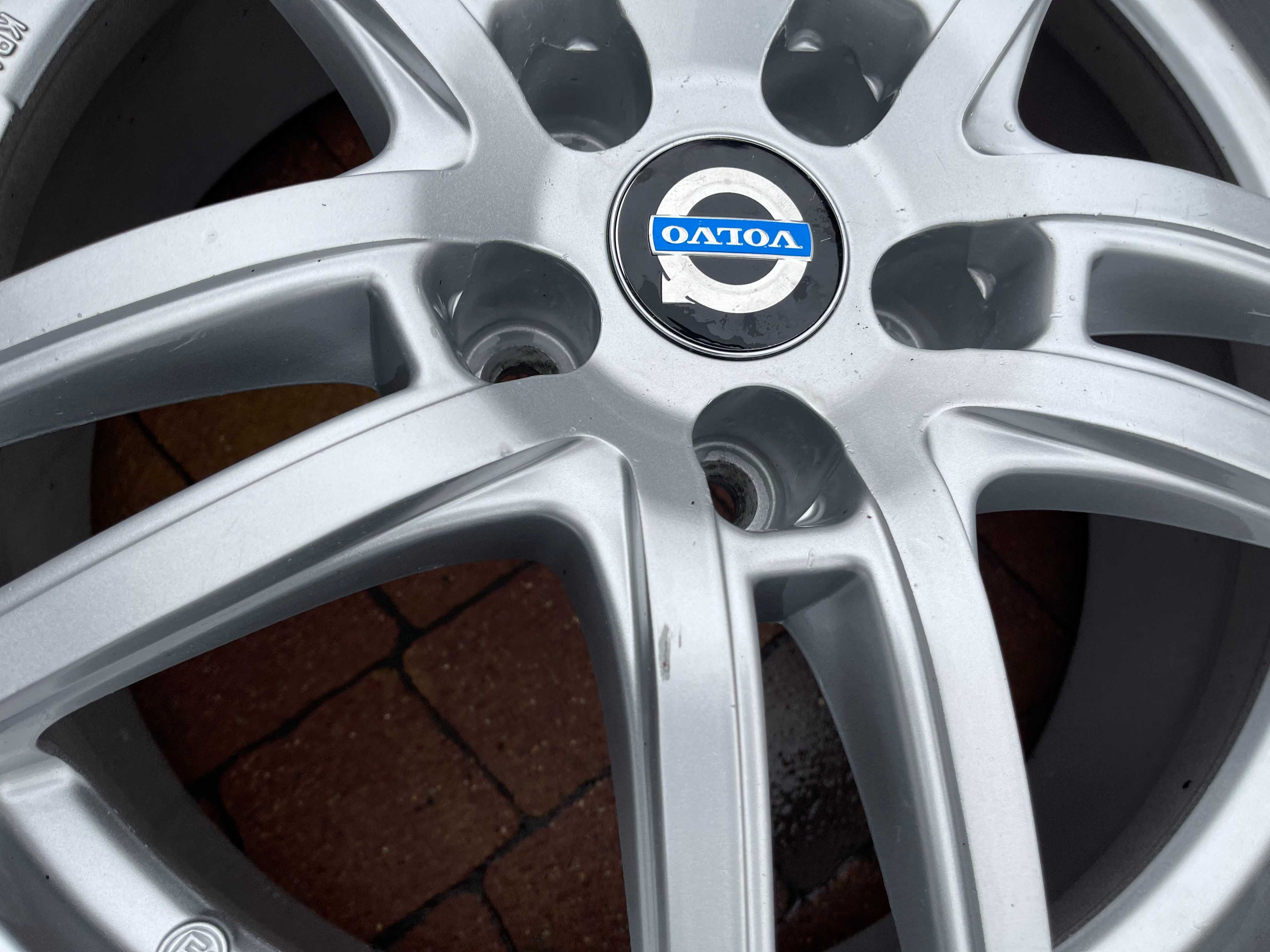 3687. Koła zimowe Volvo V60 II V40 V70 5x108 ET40.5 225/50/17 Michelin