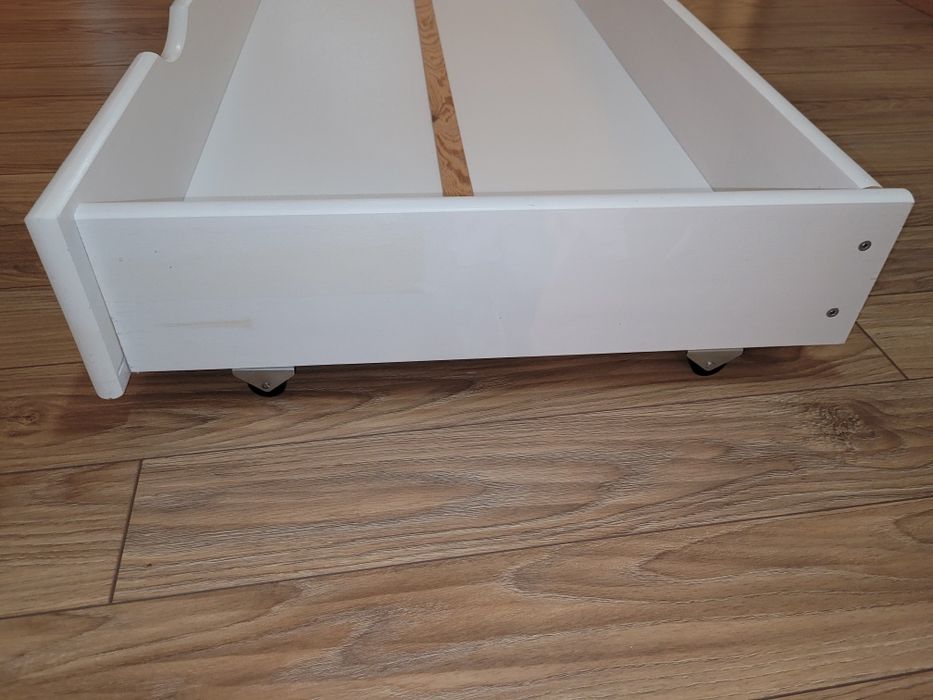 Szuflada pod łóżko