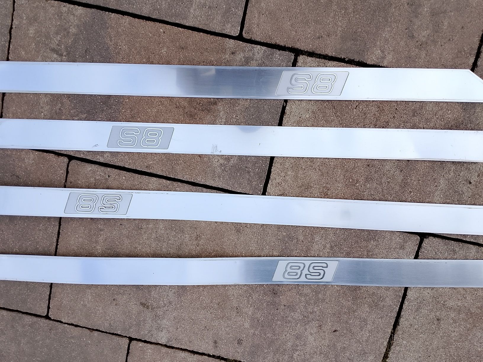 Listwy progowe Audi A8 D2 S8, komplet