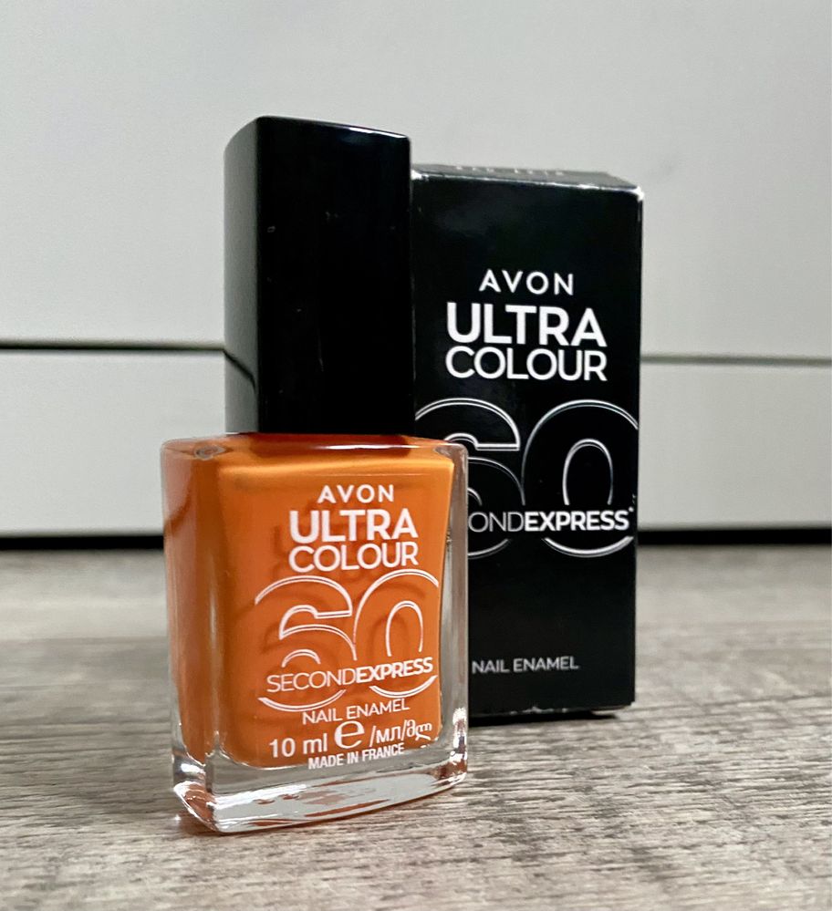 Avon Ultra Colour 60 pomarańczowy  Lakierdo paznokci Mad-Arin