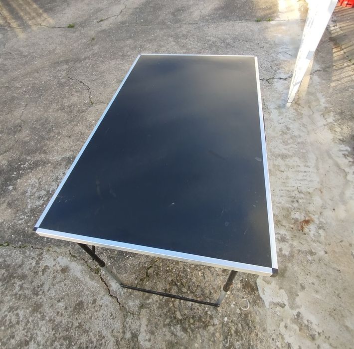 Mesa de jardim usada