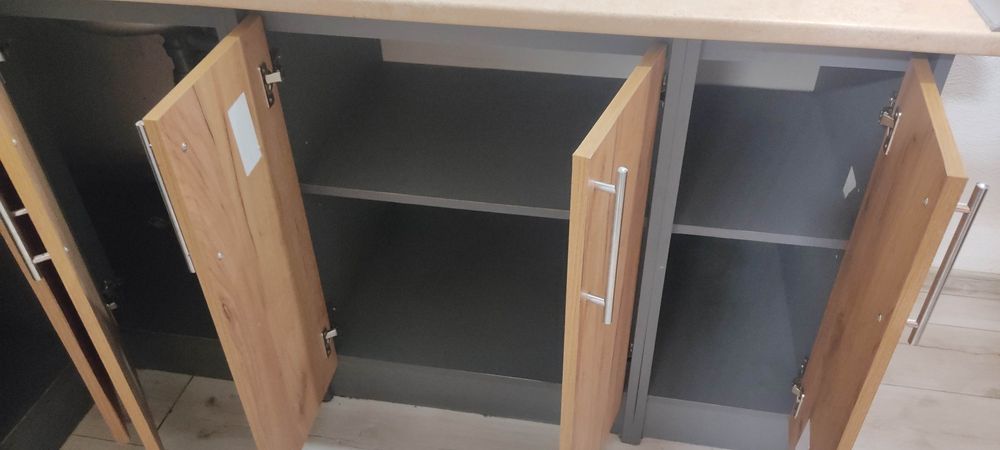 Продам кухню 180/190/85 глубина столешницы 60