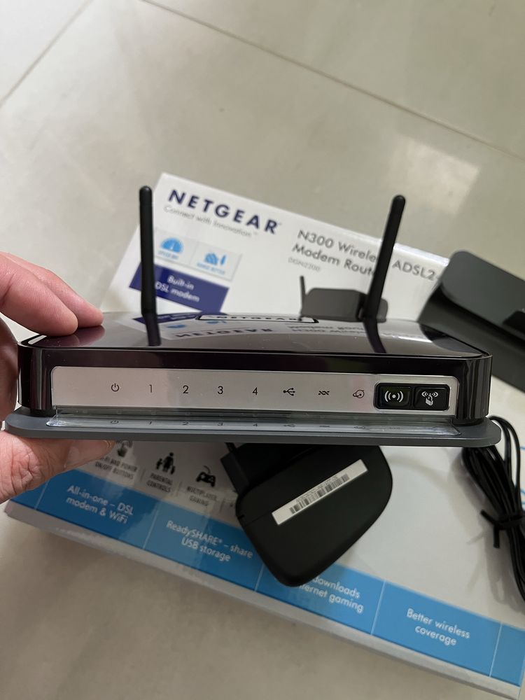Router NETGEAR N300 Wireless ADSL2+ DGN2200 Modem