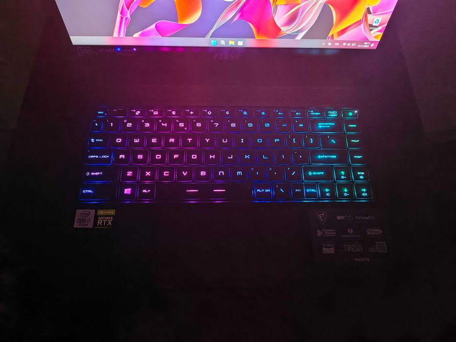 Игровой ноутбук MSI i7 32GB SSD 512GB RTX 2070 Super MaxQ 300Ghz RGB