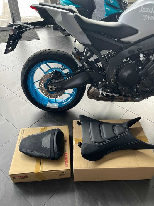 Komfortowe siedzenie kierowcy i pasażera Yamaha MT09 2024