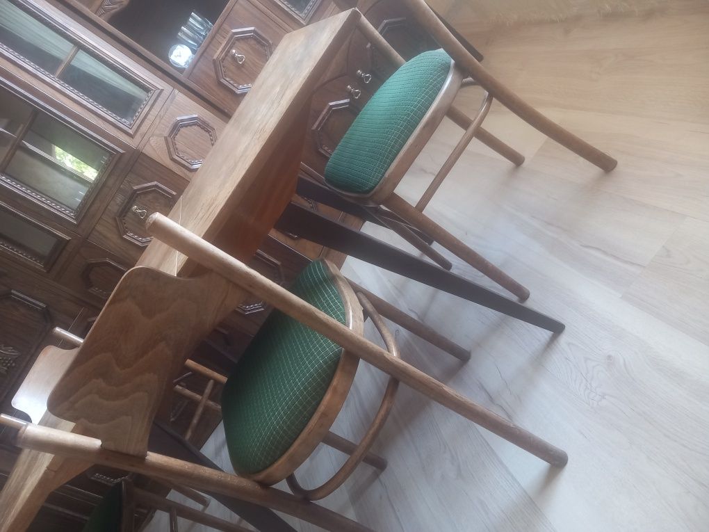 Stół plus 4krzesła. Antyk