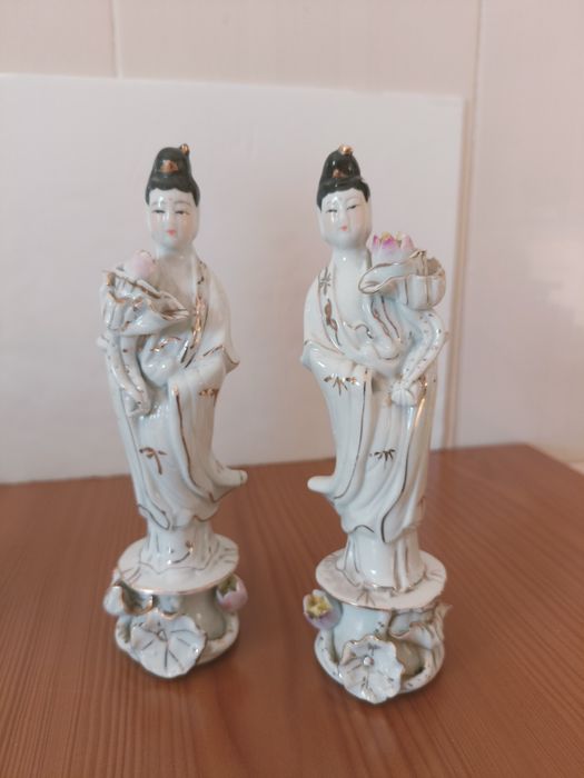 Par de estatuetas Guan Yin