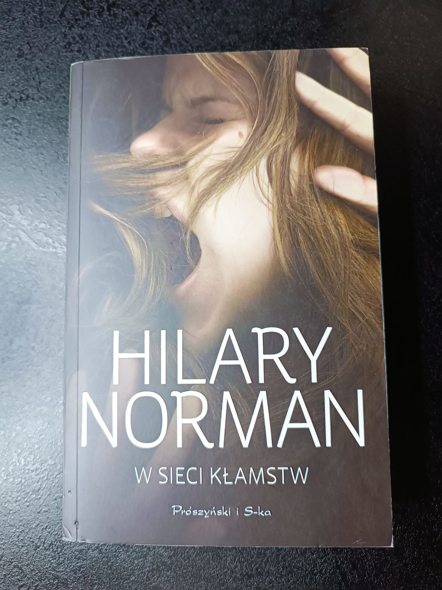 W sieci kłamstw Hilary Norman