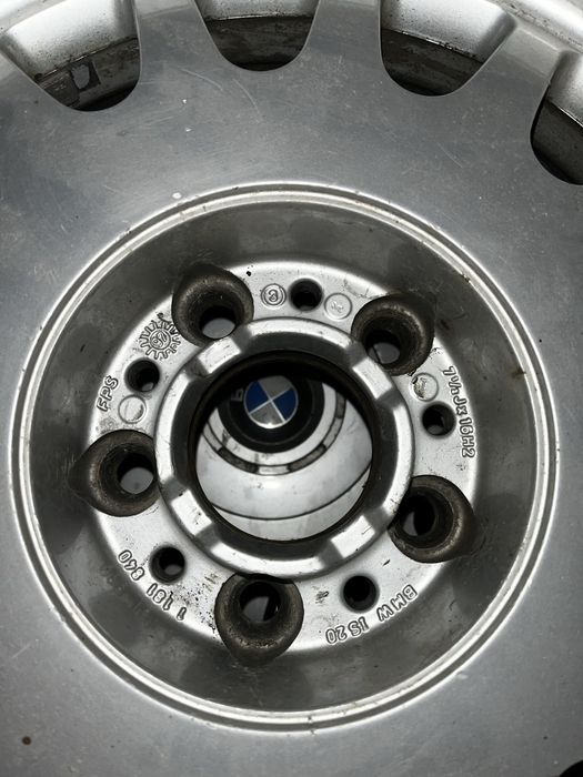 Зимні шинив зборі з дисками на BMW є 38