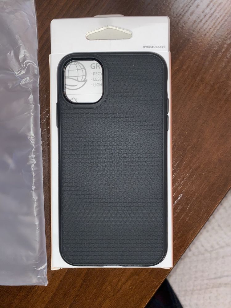 Etui iPhone 11 Spigen
