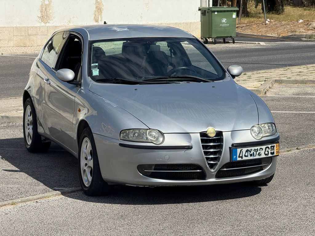 Alfa Romeo 147 1.6 TwinSpark 2001 em bom estado