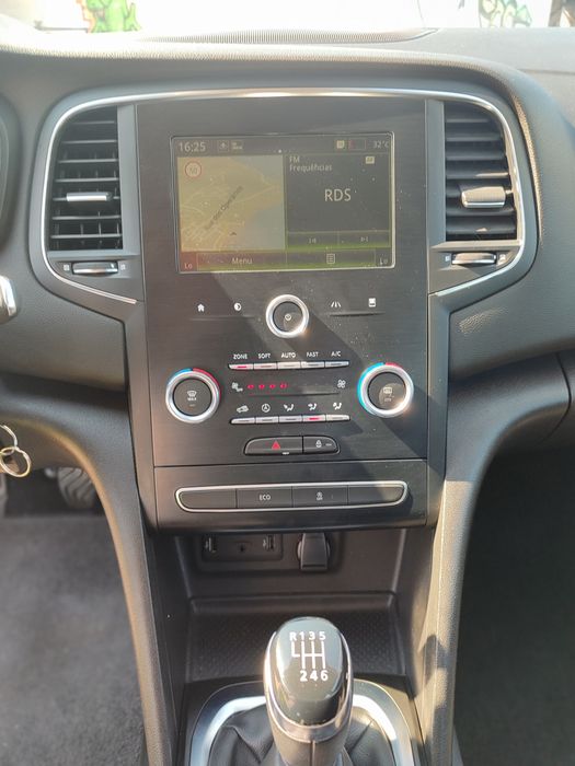 Renault Megane sport tourer 1.5 dci blue intense