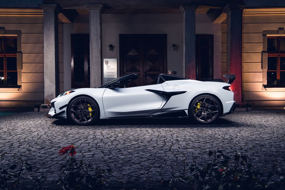 Wypożyczalnia, Wynajem Samochod do ślubu Złoty Mustang Corvette Audi