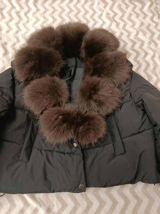 Продам новеньку куртку з хутряним коміром.