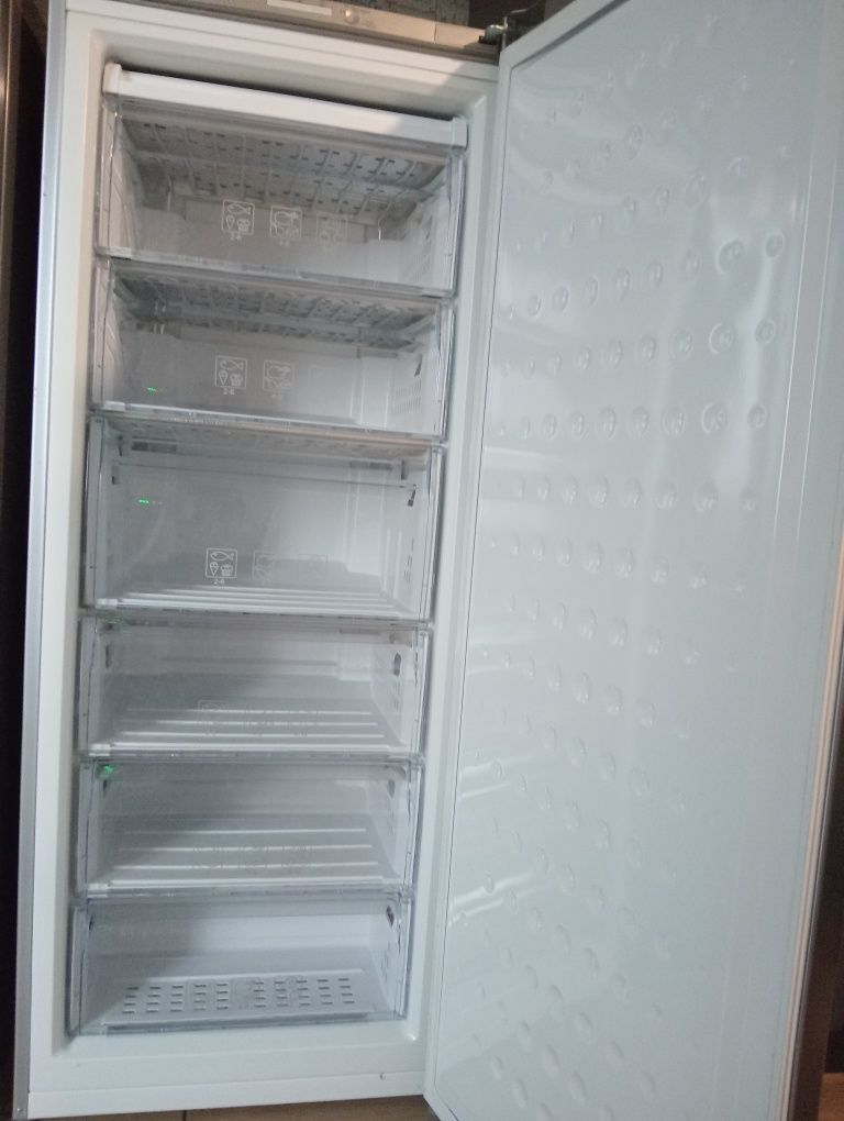 Продам морозильну камеру Beko
