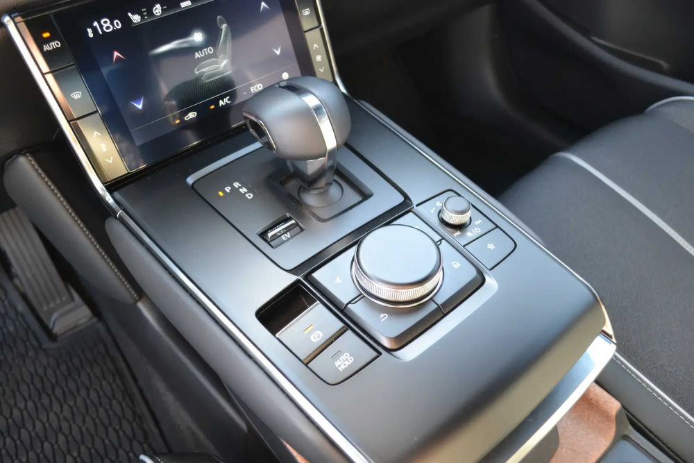 Mazda MX-30      2023