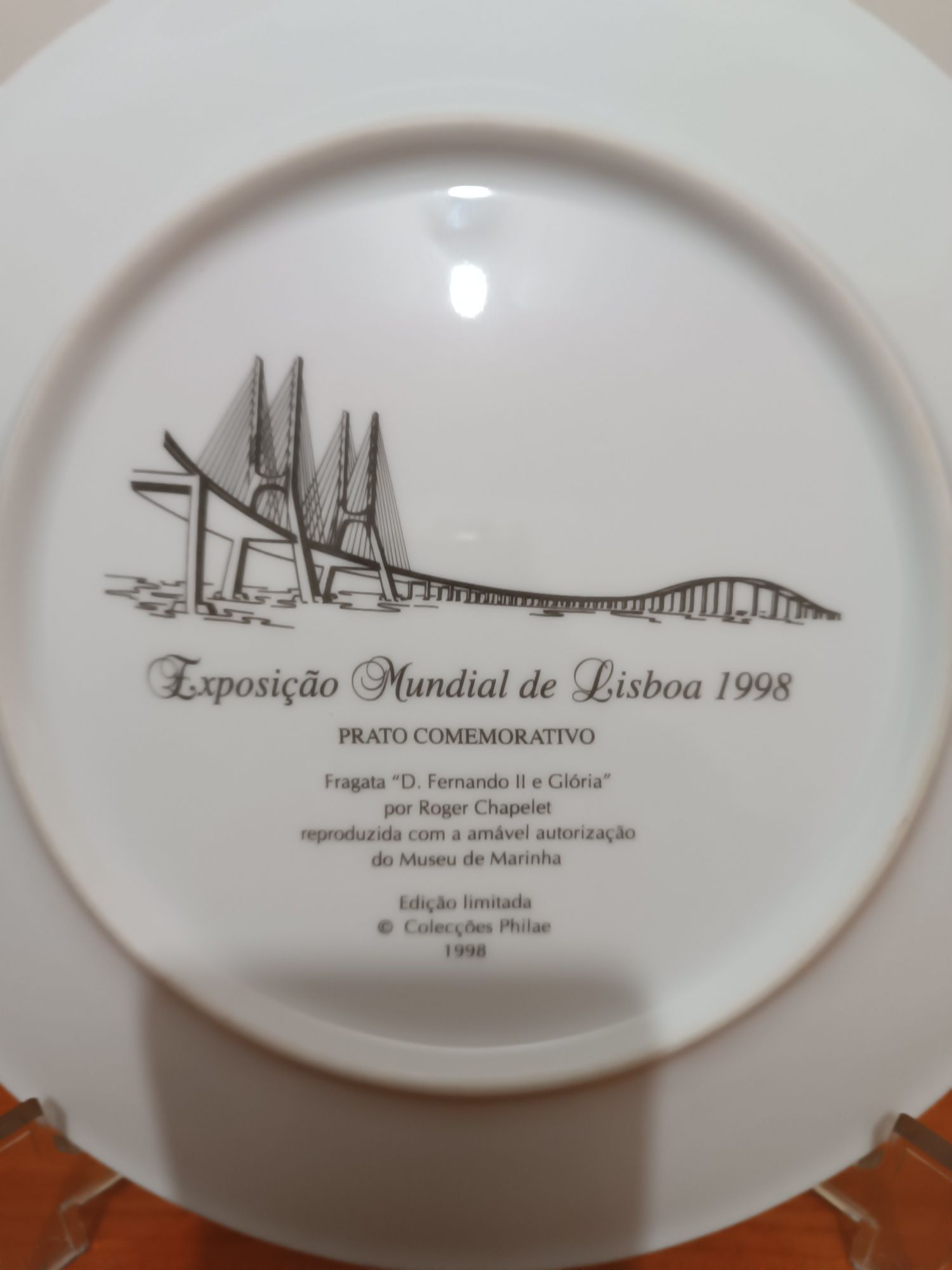 Pratos de porcelana, comemorativo da Expo98 e prato caçadores