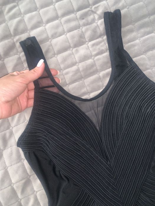 Суцільний купальник