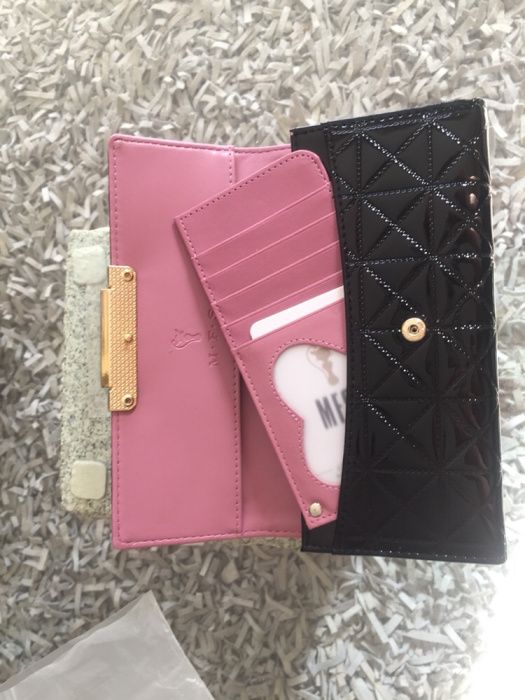 Porta moedas verniz preto e interior Rosa, Novo