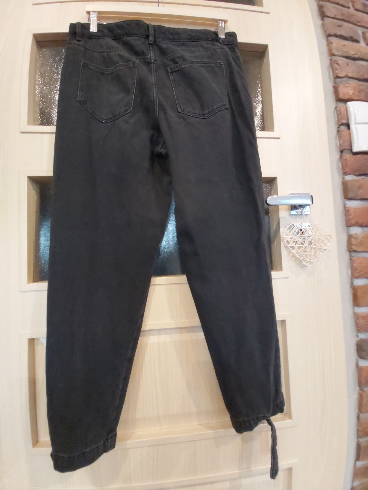 Spodnie jeansowe Mohito 40