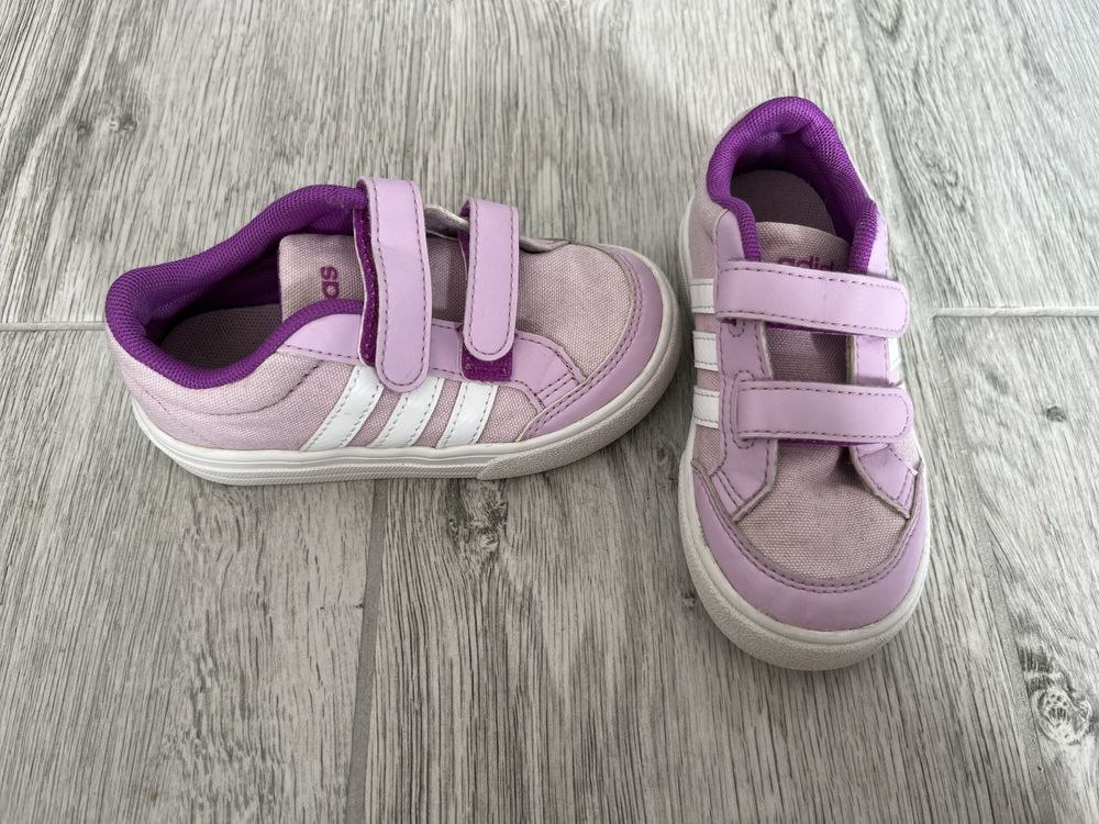 Fioletowe buty adidas dla dziewczynki, rozmiar 25 , wkladka 15 cm