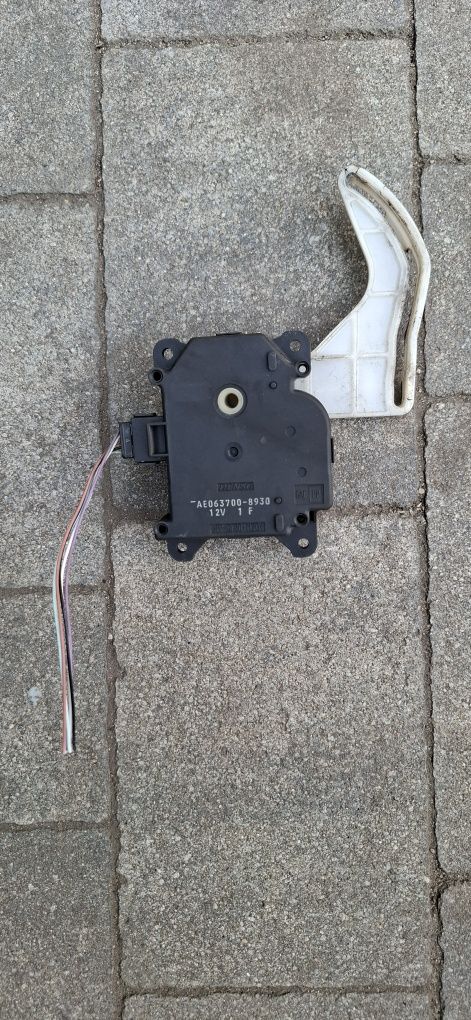 Dampre silniczek nagrzewnicy avensis t25 corolla verso AE063700- 8930