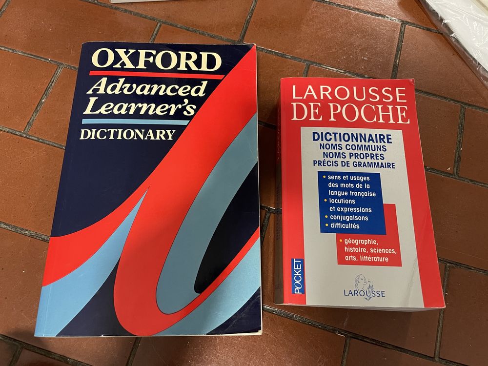 Dicionários Oxford e Larousse