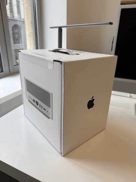 Mac Studio M2 Ultra 64GB/1TВ 24CPU/60GPU (MQH63)