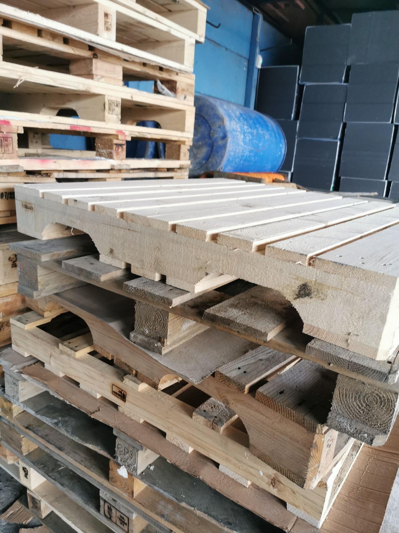 Palety 110x110 stan idealny solidne