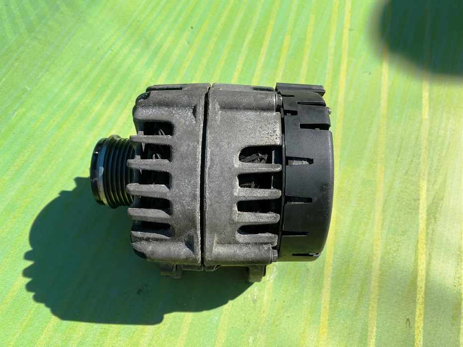 Генератор Volkswagen Touareg CR Туарег ЦР Таурег СР Розборка