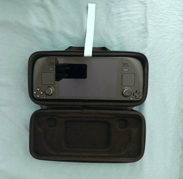 Steam deck com periféricos e accesorios.