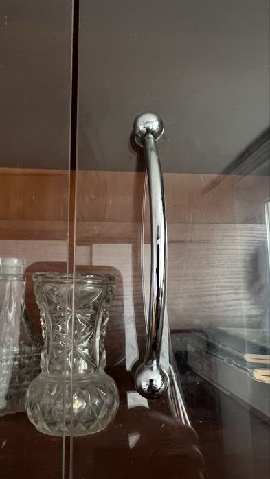 Навесные полки антресоль со стеклянными дверями и подсветкой