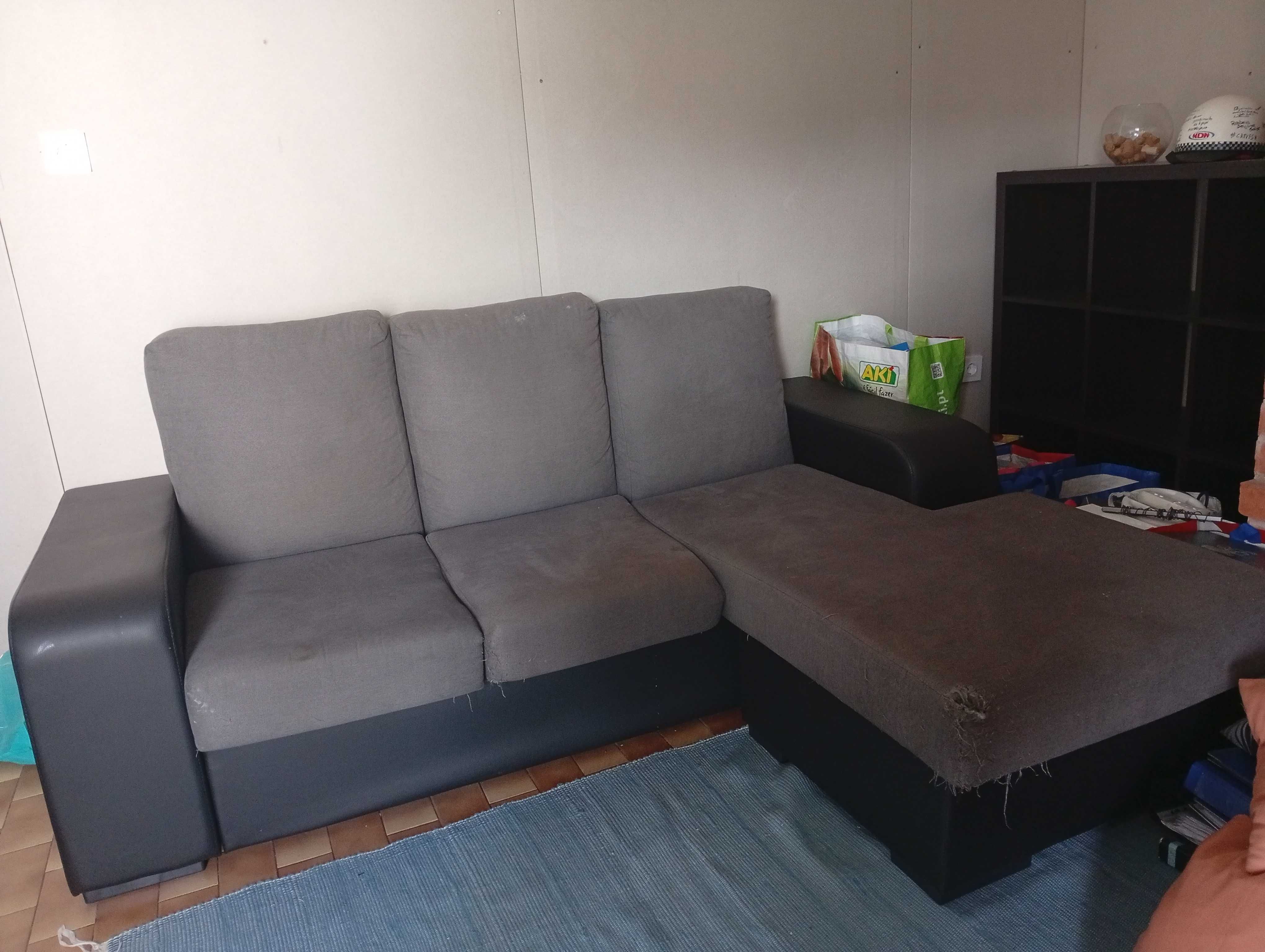 Sofá com chaise long