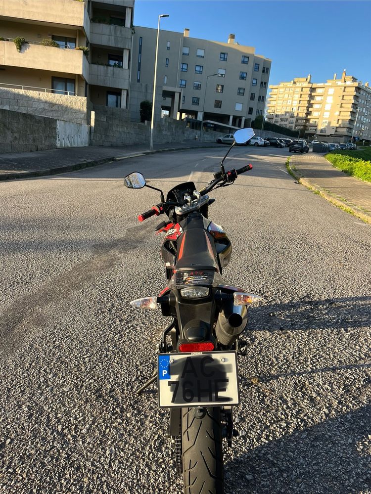 APrilia SX125 poucos Km
