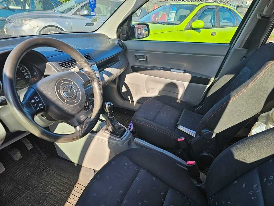 Mazda 2. 2004 rok 1.4 diesel opłaty aktualne KLIMATYZACJA
