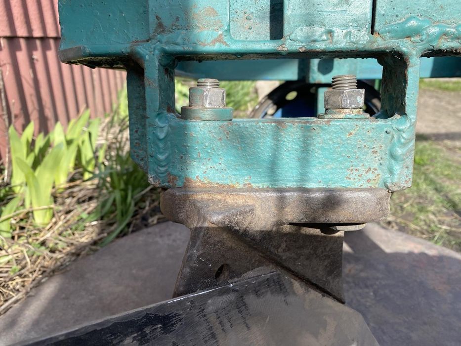 Плуг однокорпусний