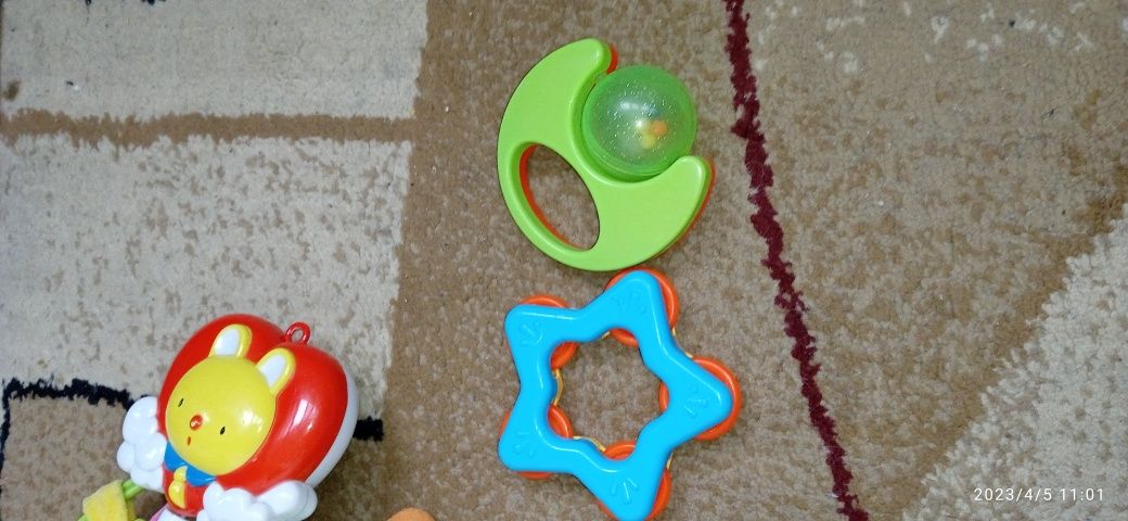 Игрушки для малышей Chicco цена за 1 штуку