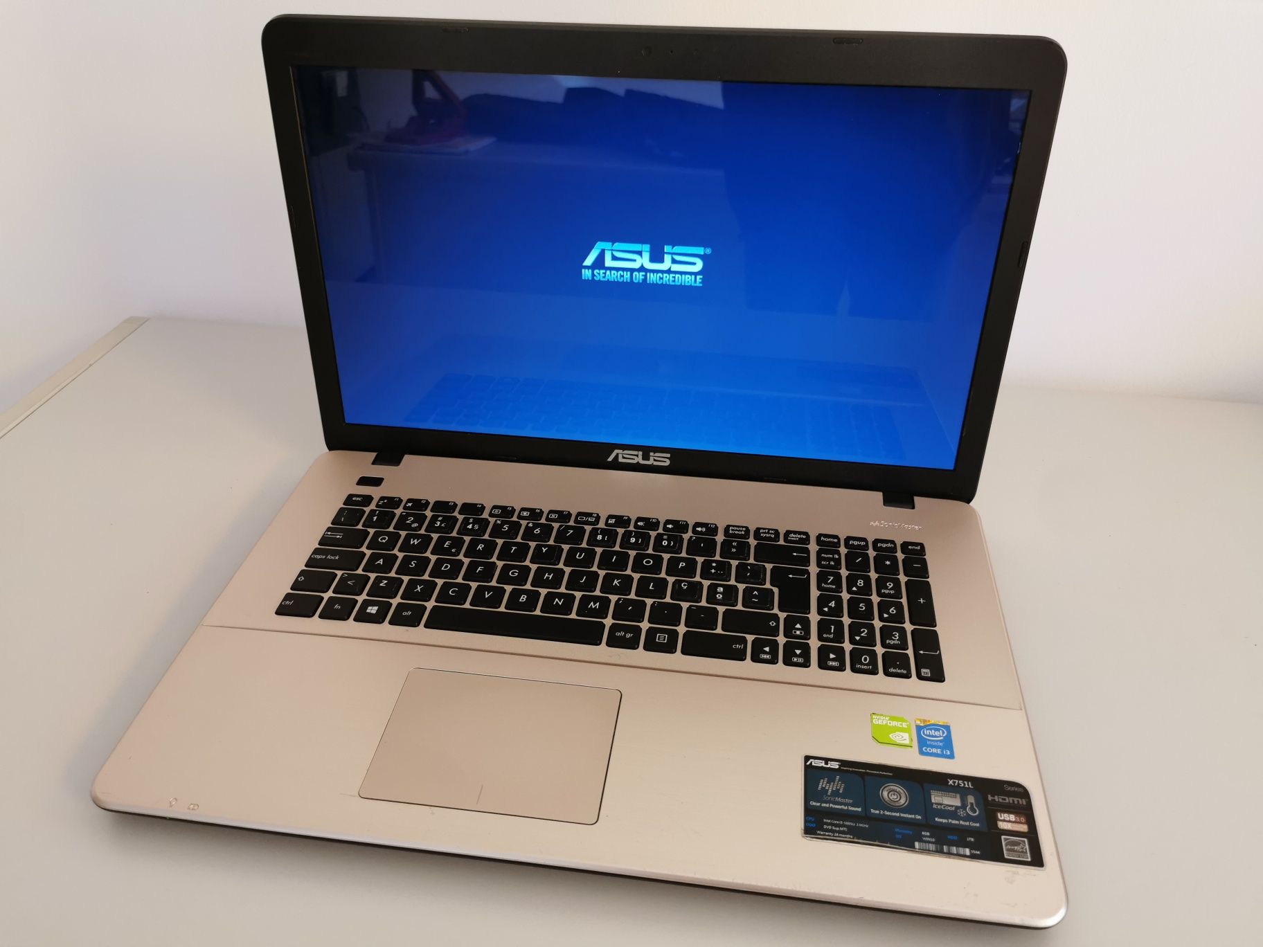 Asus i3 8Gb Ecrã 17