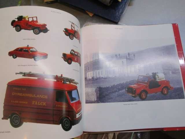 Livro francês sobre brinquedos de bombeiros